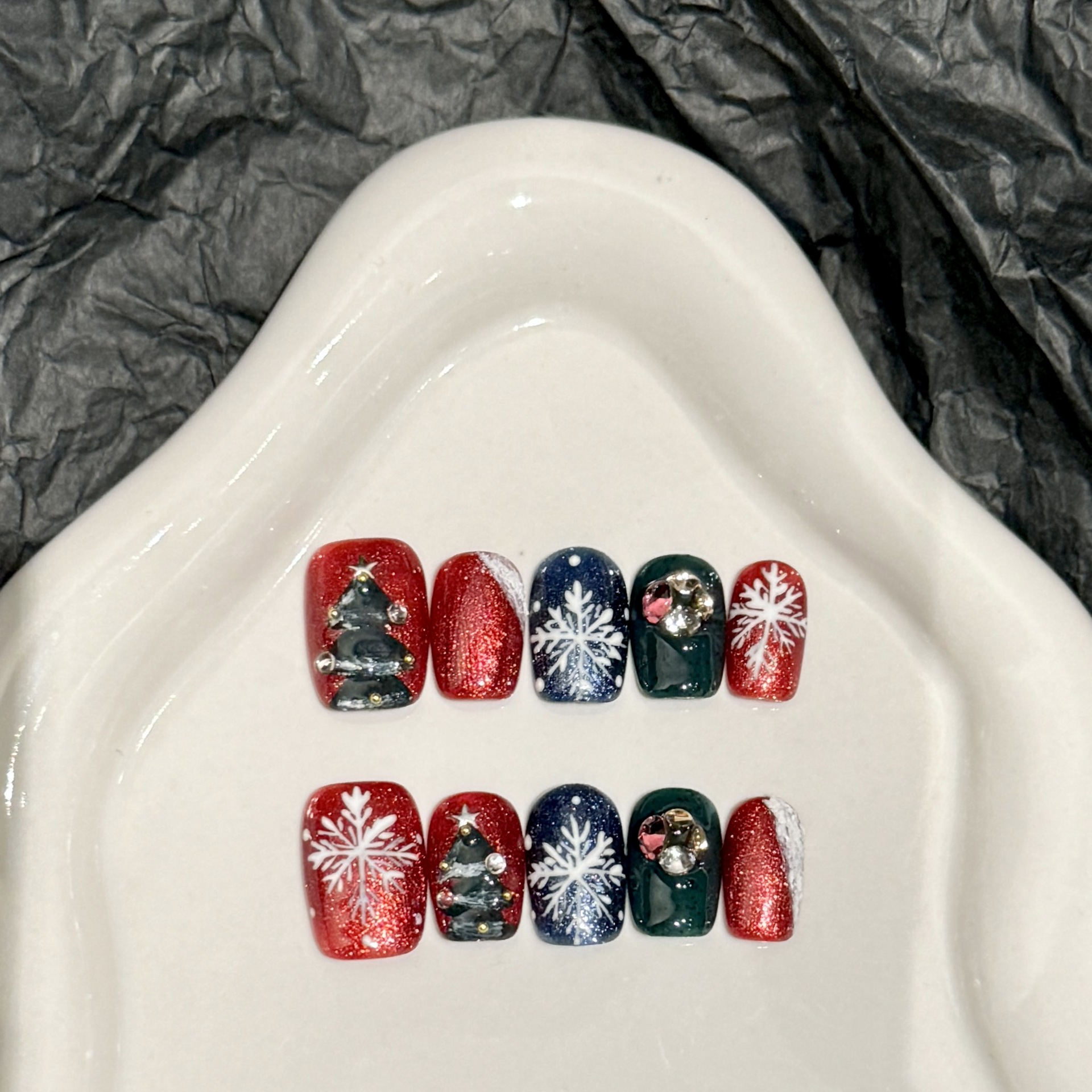 圣诞氛围 | 短梯 | 节日氛围感 | 手绘圣诞假 | 纯手工穿戴甲