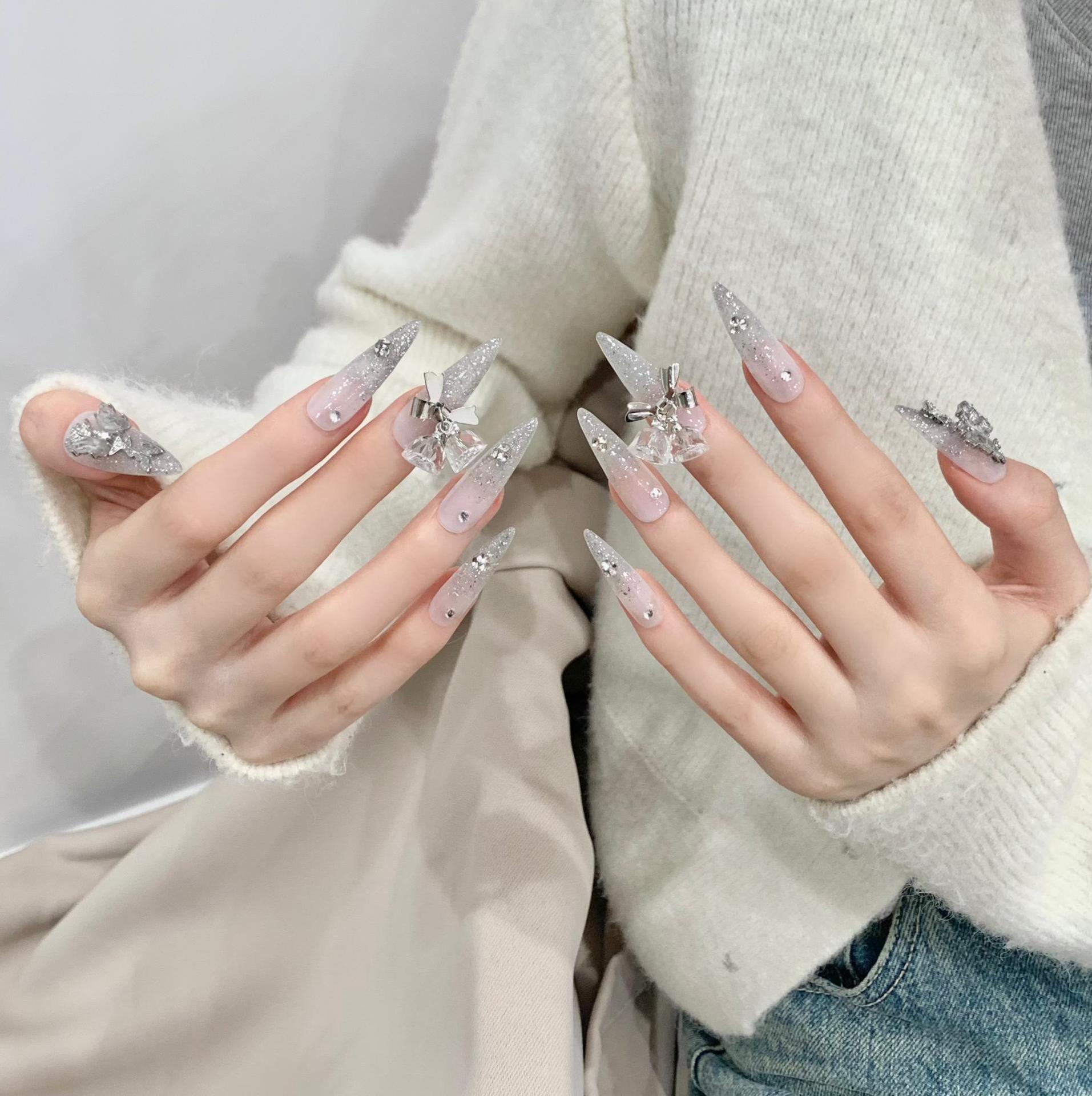 跳动的雪花 | 水滴尖 | 短梯 | 渐变灰色丝绒 | 蝴蝶碎钻高级 | 纯手工穿戴甲