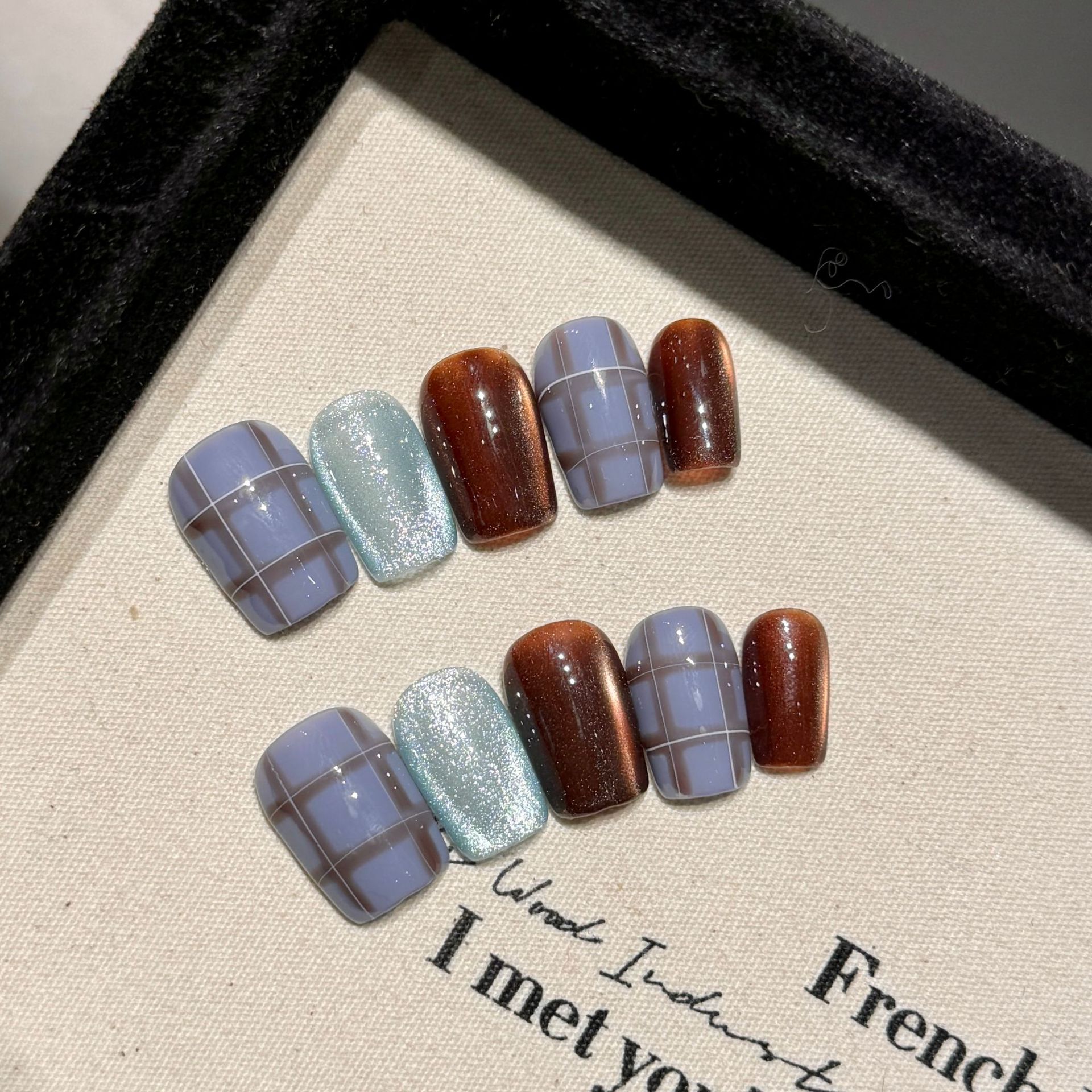 英伦学院 | 短梯 | 秋季新款 | 蓝色手绘格子 | 显白猫眼手 | 纯手工穿戴甲