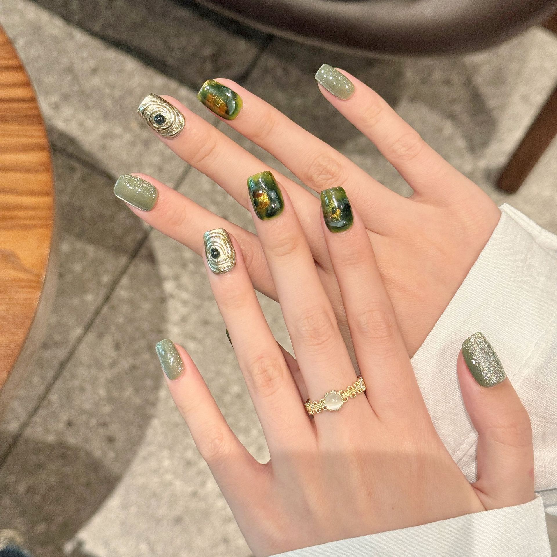 祖母绿星空 | 短梯 | 高级感猫眼 | 小红书同款跳色极光 | 纯手工穿戴甲