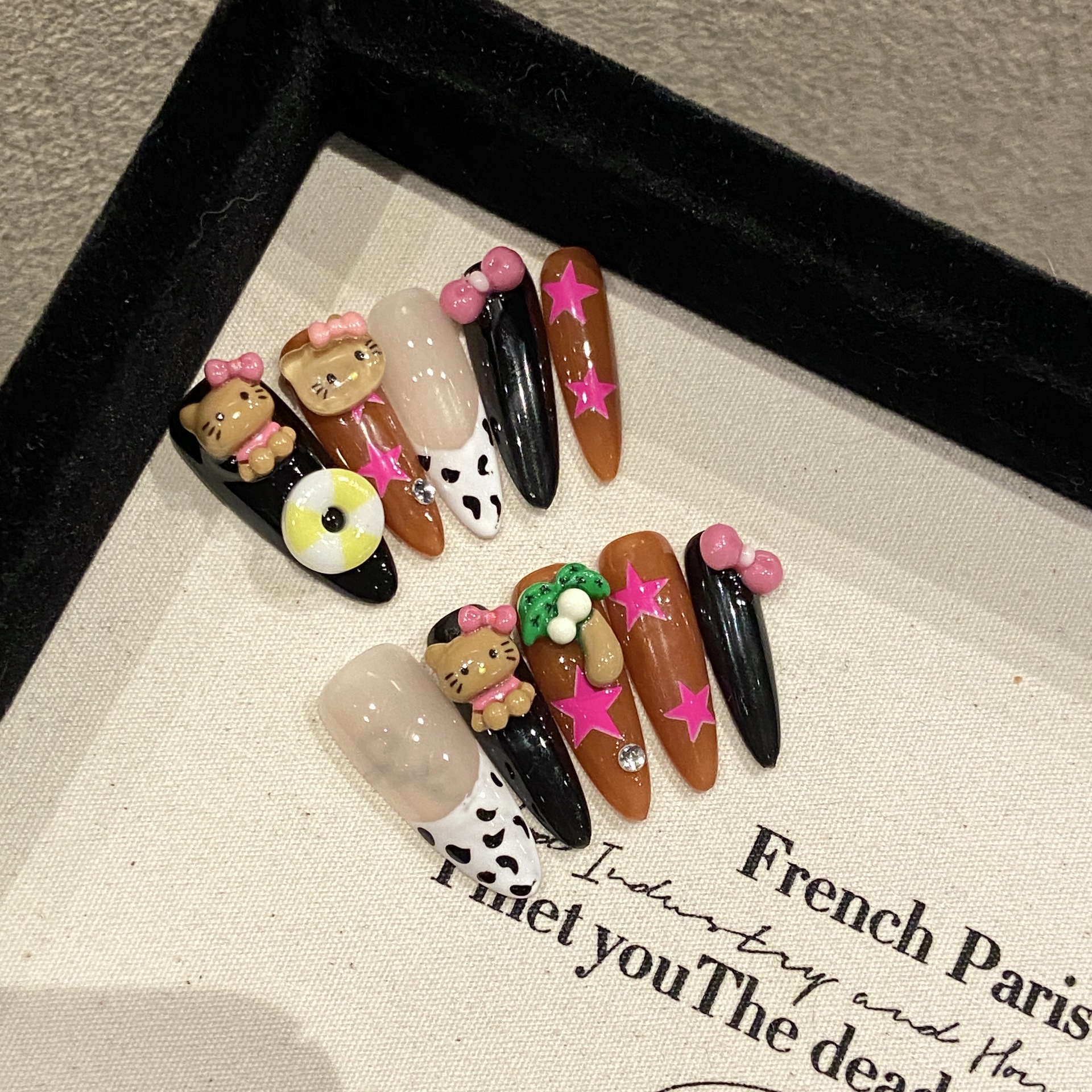 黑巧Kitty | 长杏仁 | 日系彩钻 | 法式黑巧 | 纯手工穿戴甲