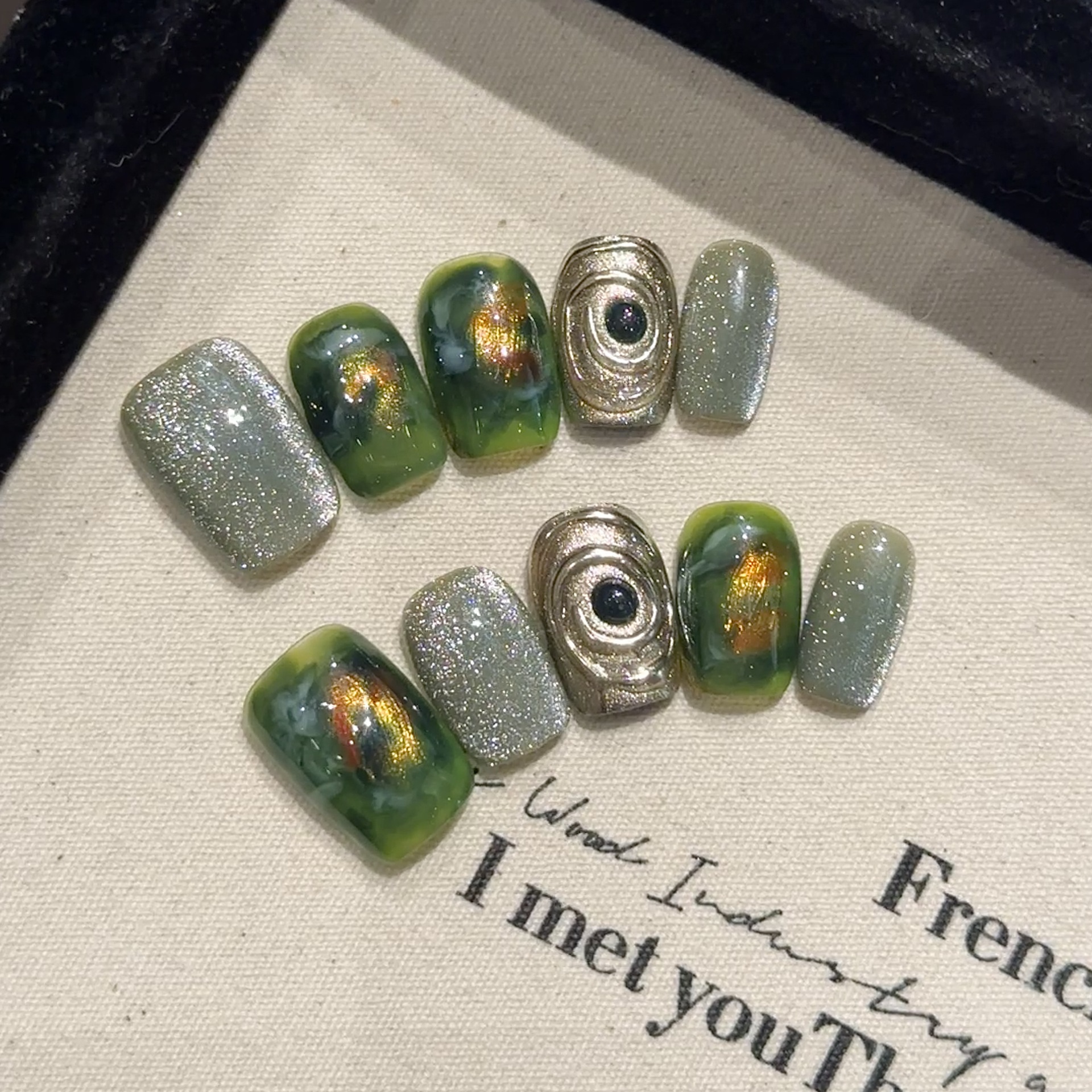 祖母绿星空 | 短梯 | 高级感猫眼 | 小红书同款跳色极光 | 纯手工穿戴甲