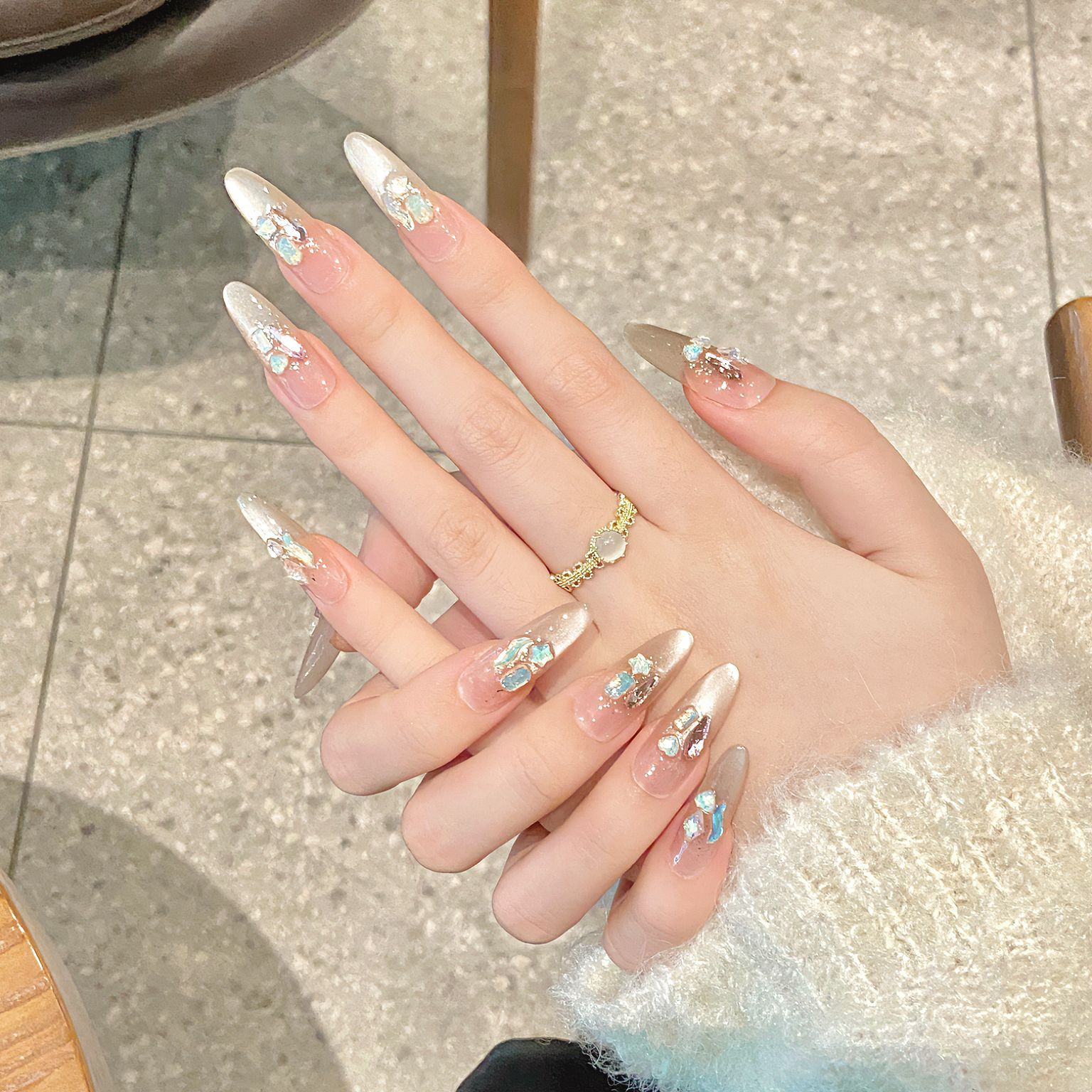 晶白七彩 | 长杏仁 | 爆闪钻饰奶油白 | 拼色个性氛围感 | 纯手工穿戴甲