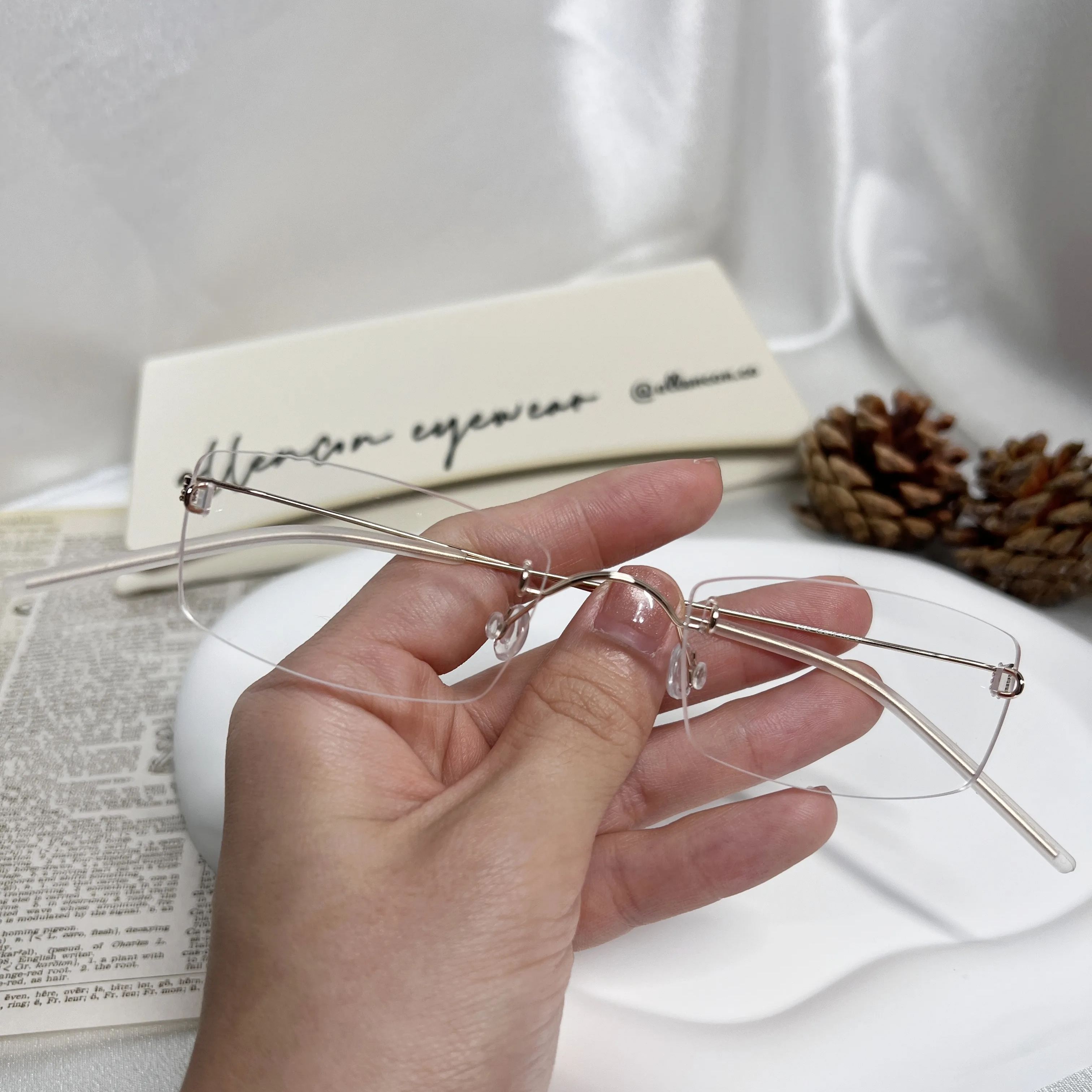 超轻纯钛无框丨精致高冷风小方框丨舒适鼻托丨女款 2120T【全球购】