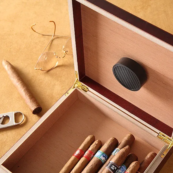 Father's Day Gift Gentleman's Seal Personalized Cherry Wood Cigar Humidor 20 Count