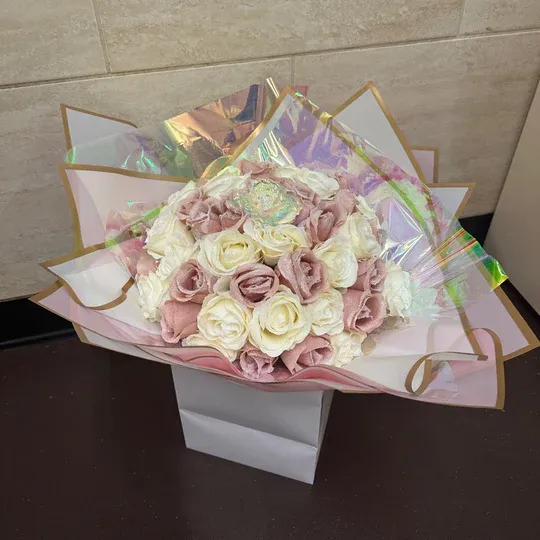 💕Beautiful Rhinestone Bouquet of Forever Roses (Never Fade)💐—Perfect Gift for Any Occasion