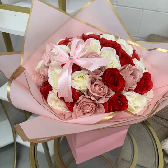 💕Beautiful Rhinestone Bouquet of Forever Roses (Never Fade)💐—Perfect Gift for Any Occasion