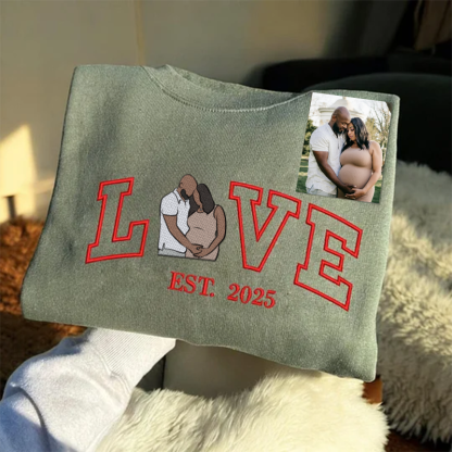 Cusformom Personalized Embroidered Photo Mom LOVE Est Year Crewneck/Hoodie/T-shirt