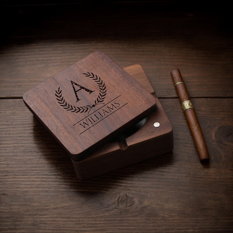 Personalized Wooden Ashtray with Lid – Custom Engraved Walnut Tray, Gift for Him, Grandpa Groomsmen Gift, Smoker Accessories