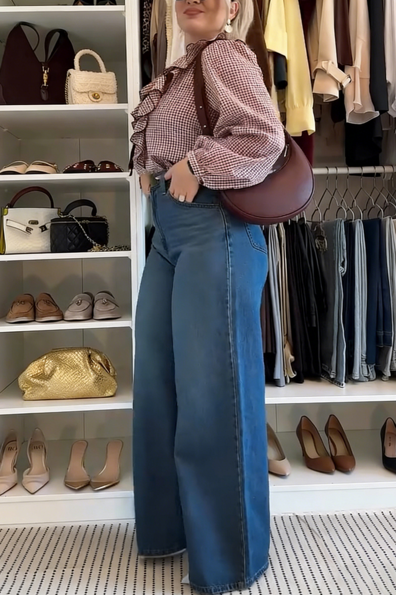 Women's simple and versatile stylish and comfortable straight-leg stretch denim jeans perfect for commuting