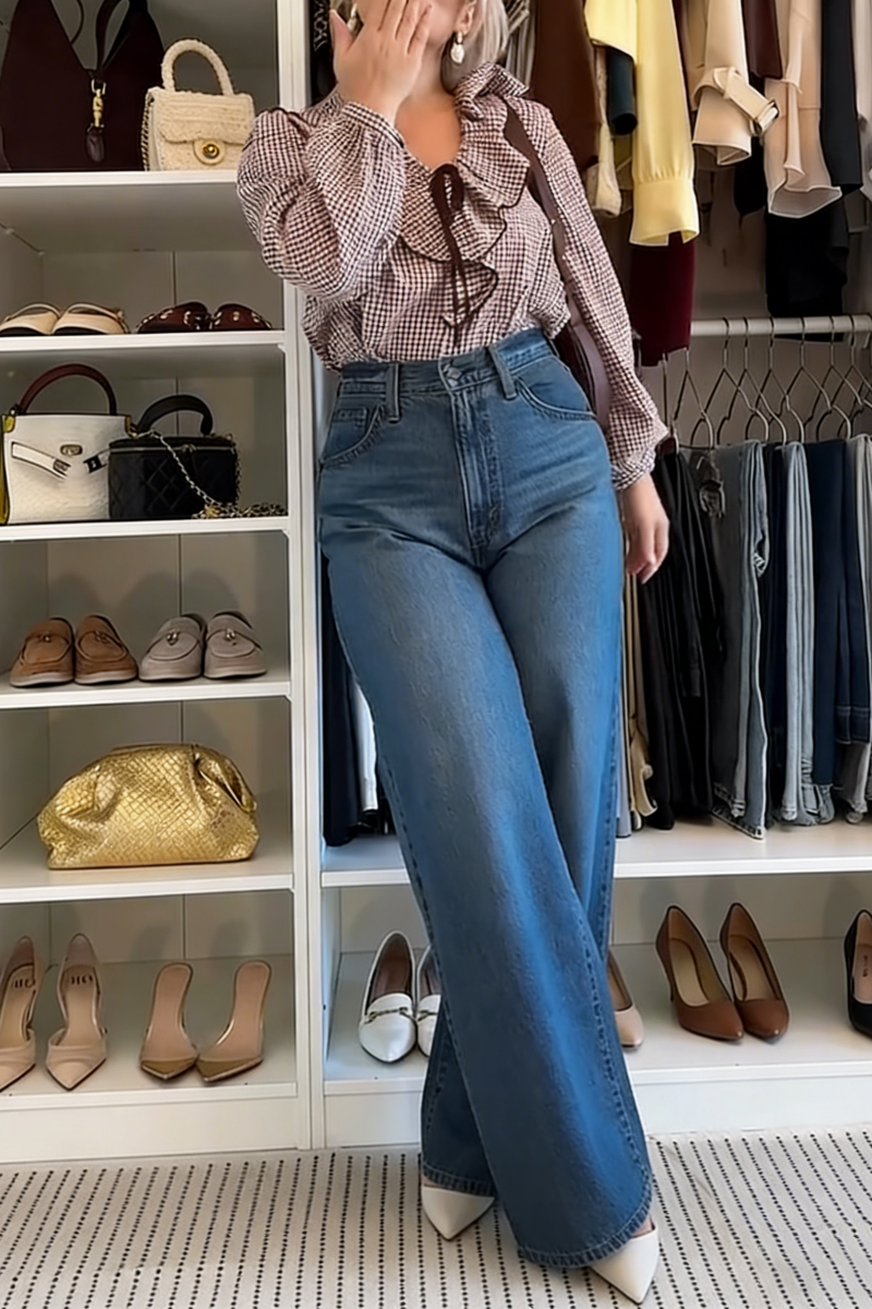 Women's simple and versatile stylish and comfortable straight-leg stretch denim jeans perfect for commuting