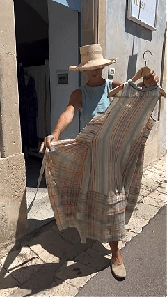 Fashionable round-neck sleeveless flared dress