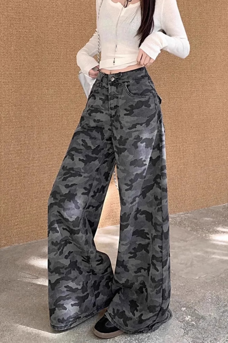 Women's American retro camouflage workwear denim jeans, high-waisted, loose wide-leg pants.