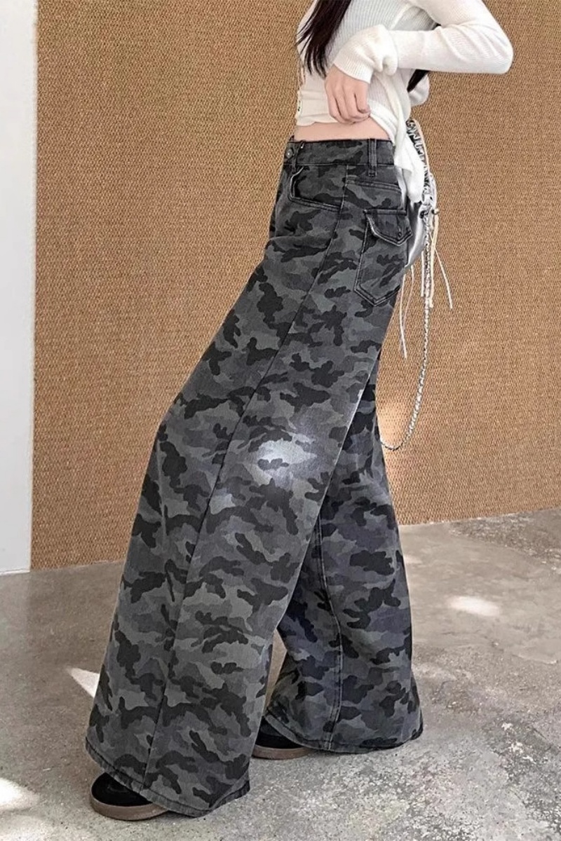 Women's American retro camouflage workwear denim jeans, high-waisted, loose wide-leg pants.