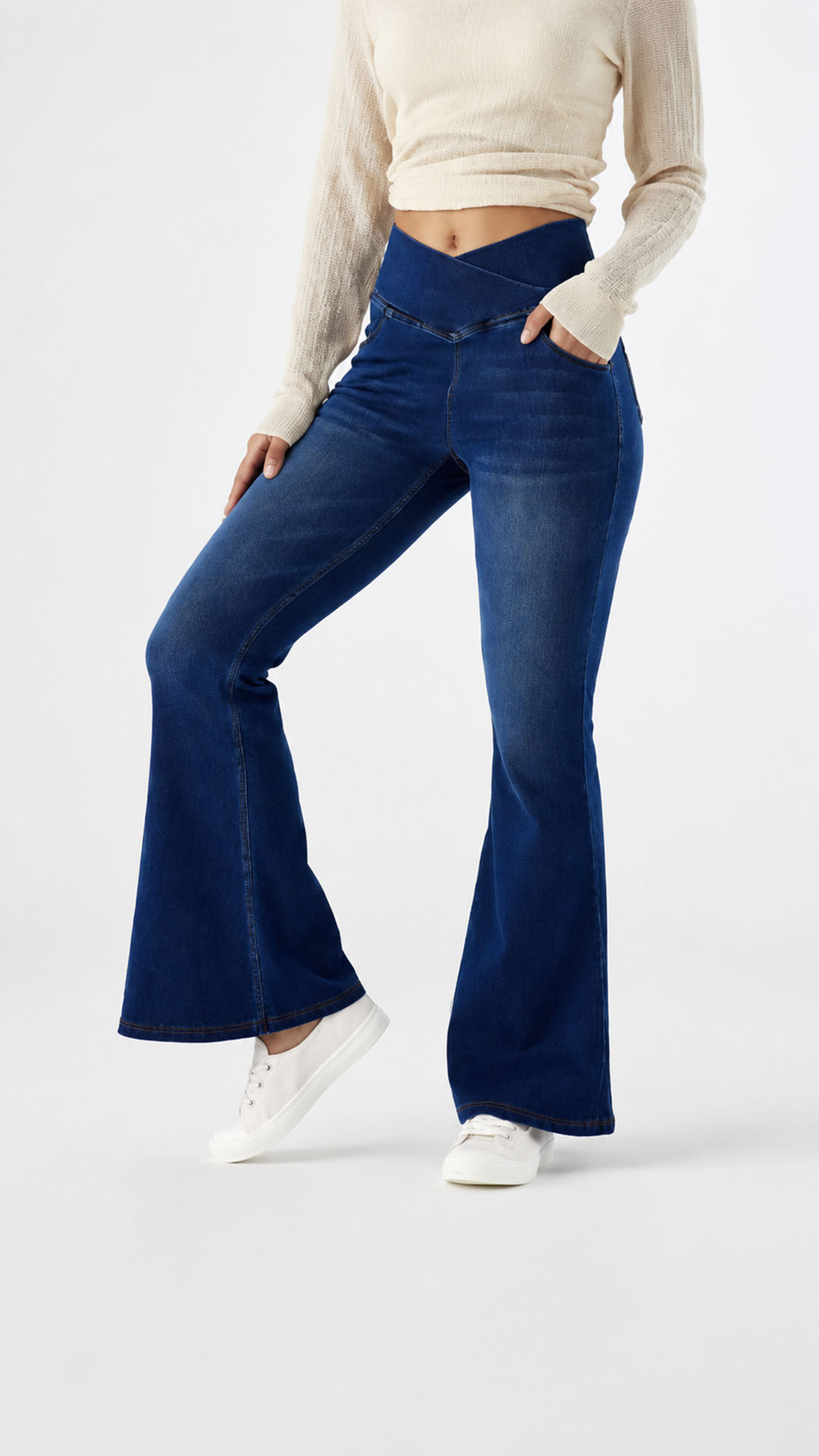 Bell bottom jeans outfit idea women streetwear fashion