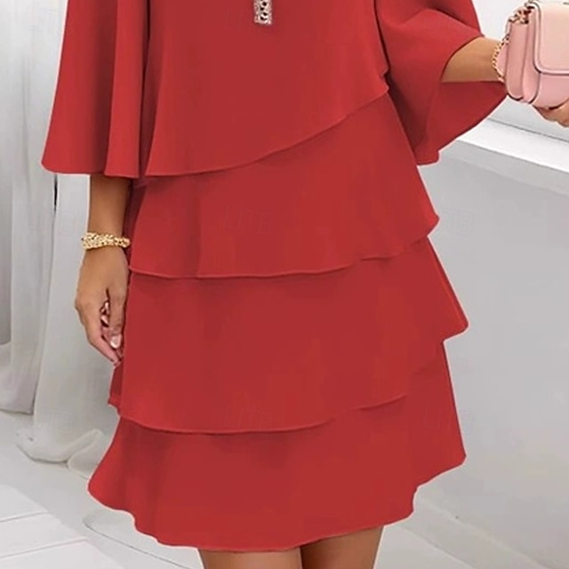 Women's round-neck tiered cake dress, elegant, loose-fitting, and flattering round-neck dress.