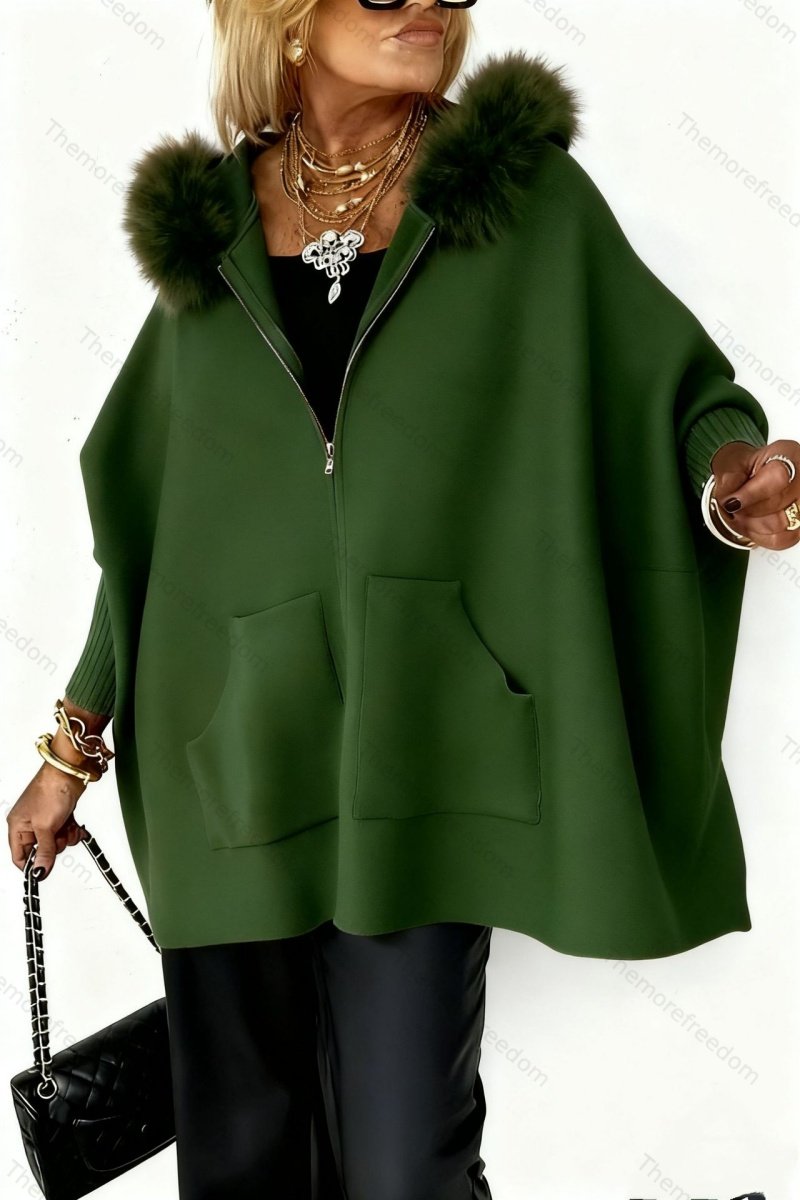Women's fashionable loose-fitting knitted hooded jacket with pockets and a large fur collar