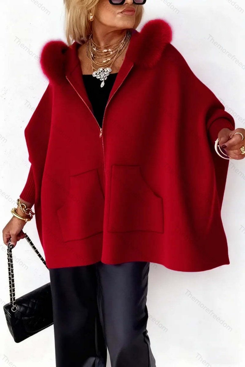 Women's fashionable loose-fitting knitted hooded jacket with pockets and a large fur collar