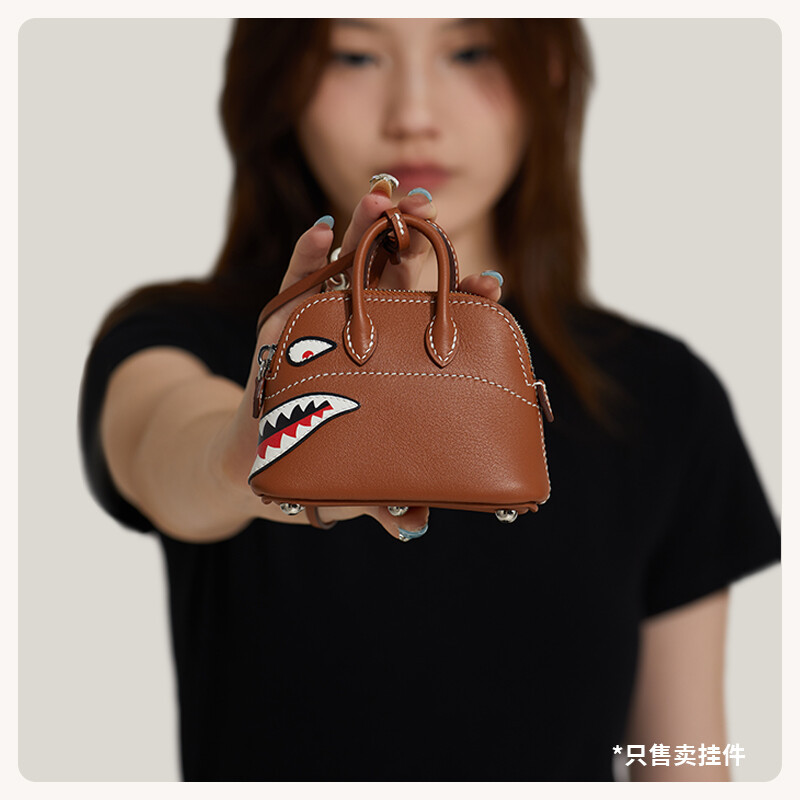 【Kolomomo Brand】Mini Bolide Shark Pendant Earphone Case · Gold Brown with White Line