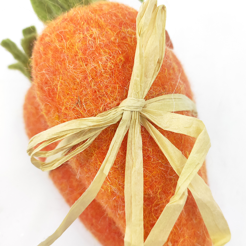 SE11025MT	 L5"W8"H5"EASTER CARROT