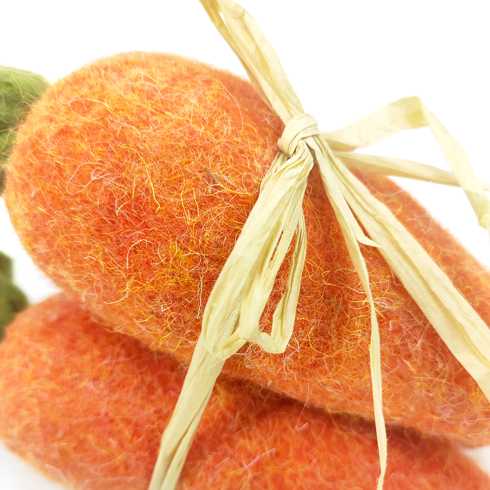 SE11025MT	 L5"W8"H5"EASTER CARROT