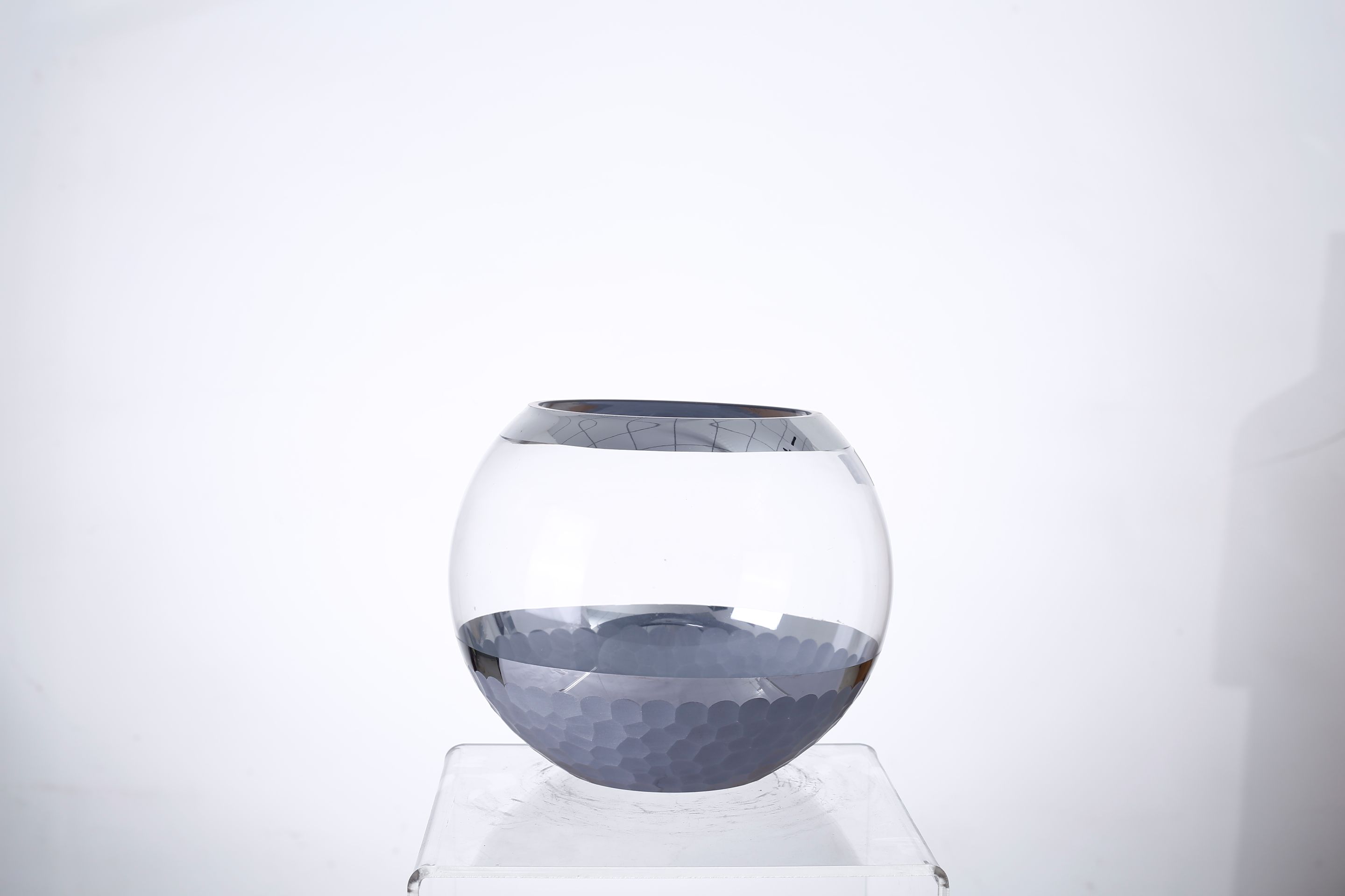 91141	 *D7.5"H6" - GLASS VASE