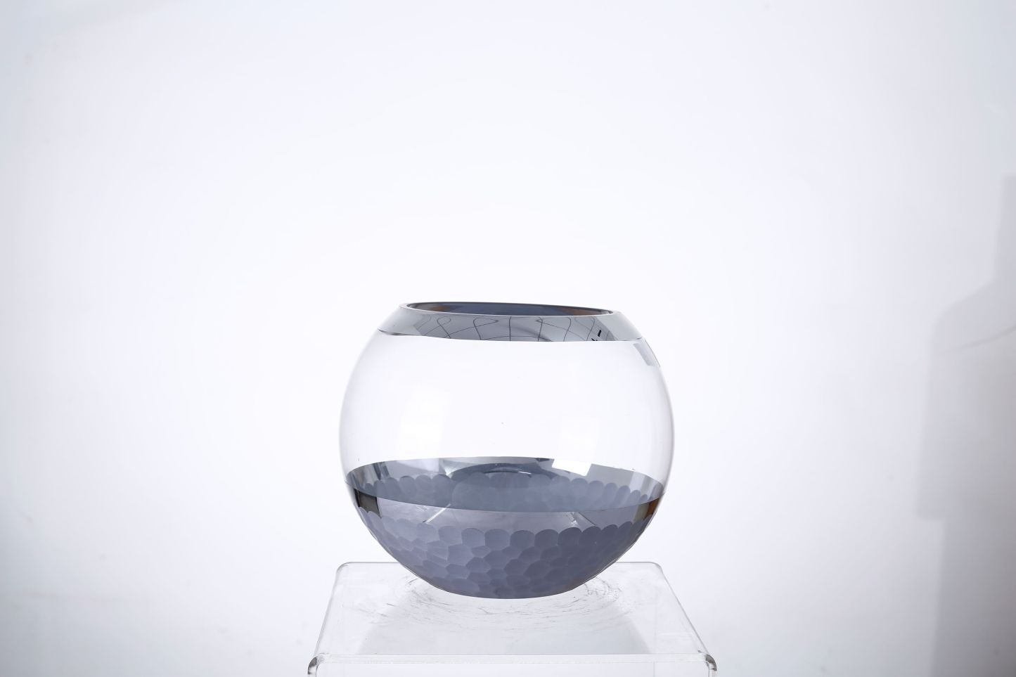 91141	 *D7.5"H6" - GLASS VASE