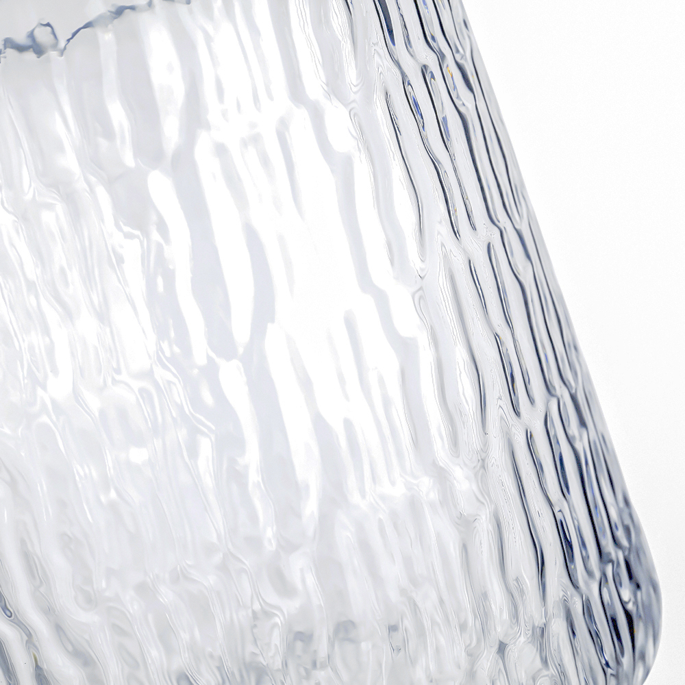 12280	 D5.5"H8.1" - GLASS VASE