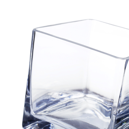 89705	 D6"H6" - SQUARE GLASS VASE