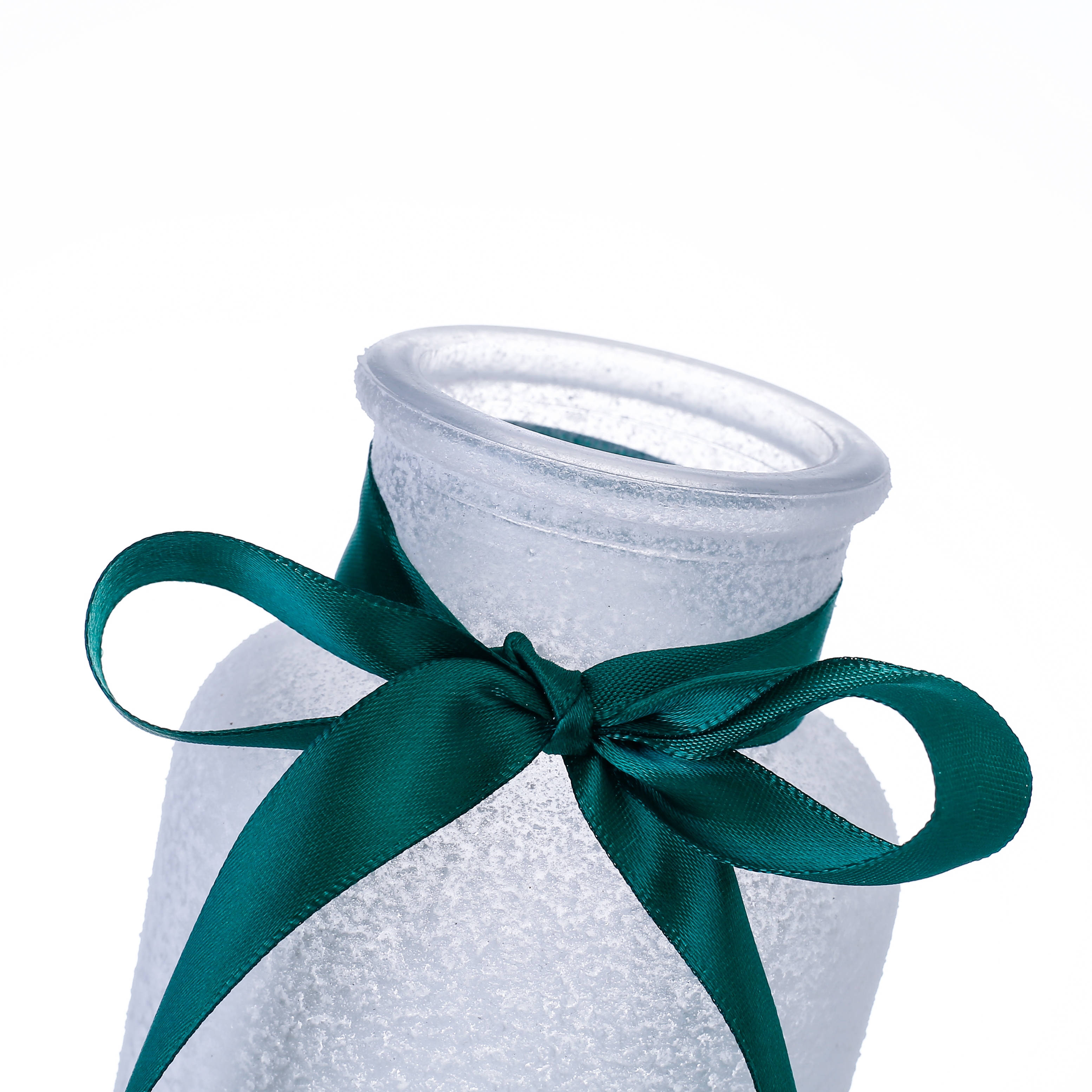 86105	 D3.1"H6.3" - SET OF 3 CHRISTMAS GLASS VASES WITH RIBBON BOW