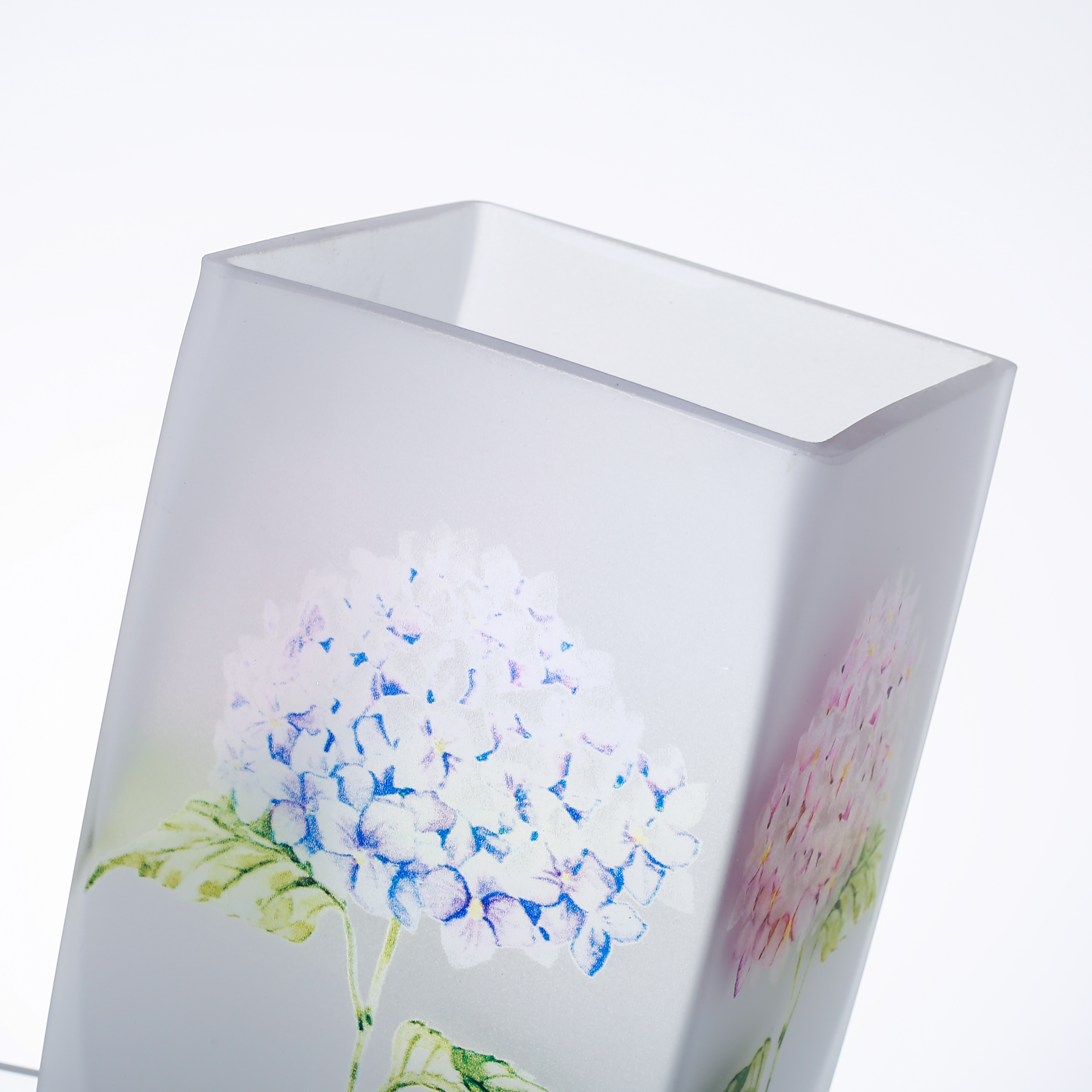 86028	 L3.5"W3.5"H6.3" - GLASS VASE