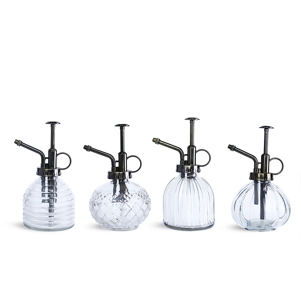 94244ASST	 D3.5"H6.5" - ASSORTED GARDEN MISTERS