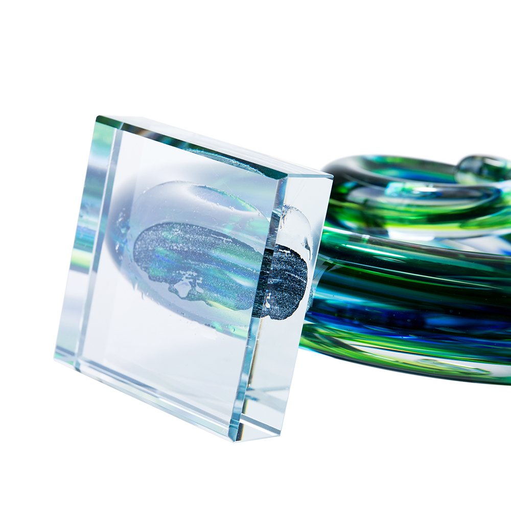 76113	 L6.5"W3.5"H11" - GLASS SCULPTURE
