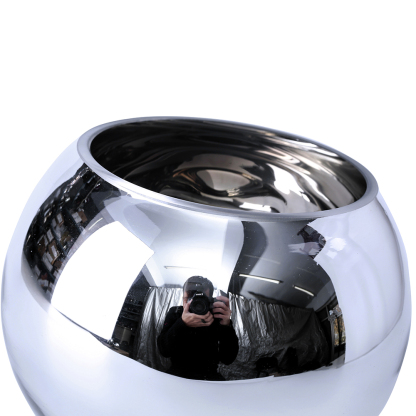 57132	 D6"H4.5" - GLASS VASE