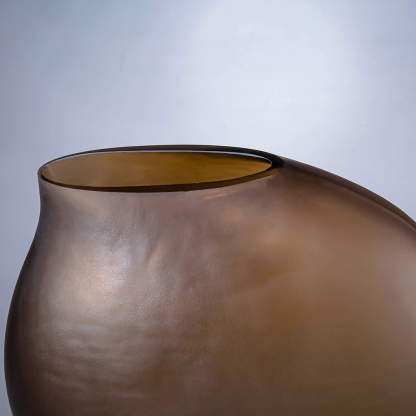21230	 L7.9W4.3H7.5" - GLASS VASE