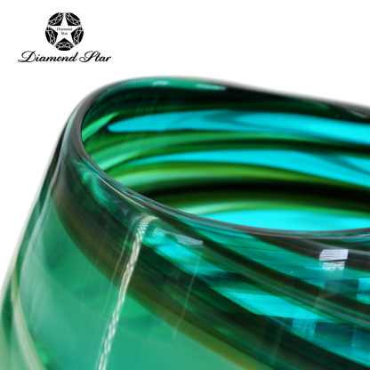 85190	 D7.5"H10.5" - GLASS VASE