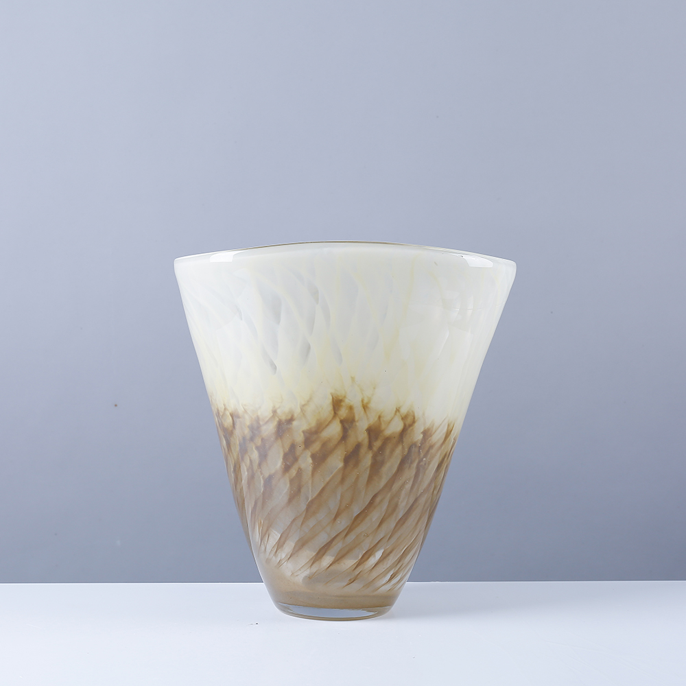 15074	 L9.5"W6.5"H10"GLASS VASE 6PC/CASE