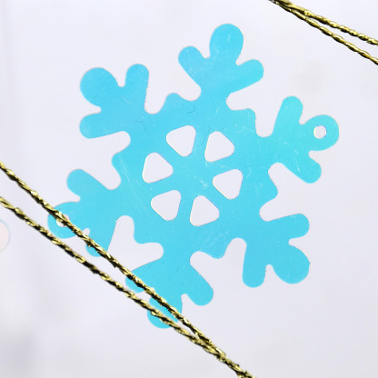 OC18011BL	 L24''W4''H1''CHRISTMAS LEAFS