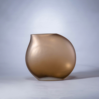 21230	 L7.9W4.3H7.5" - GLASS VASE