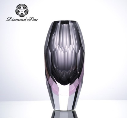21269	 D4.5"H9.6" - GLASS VASE