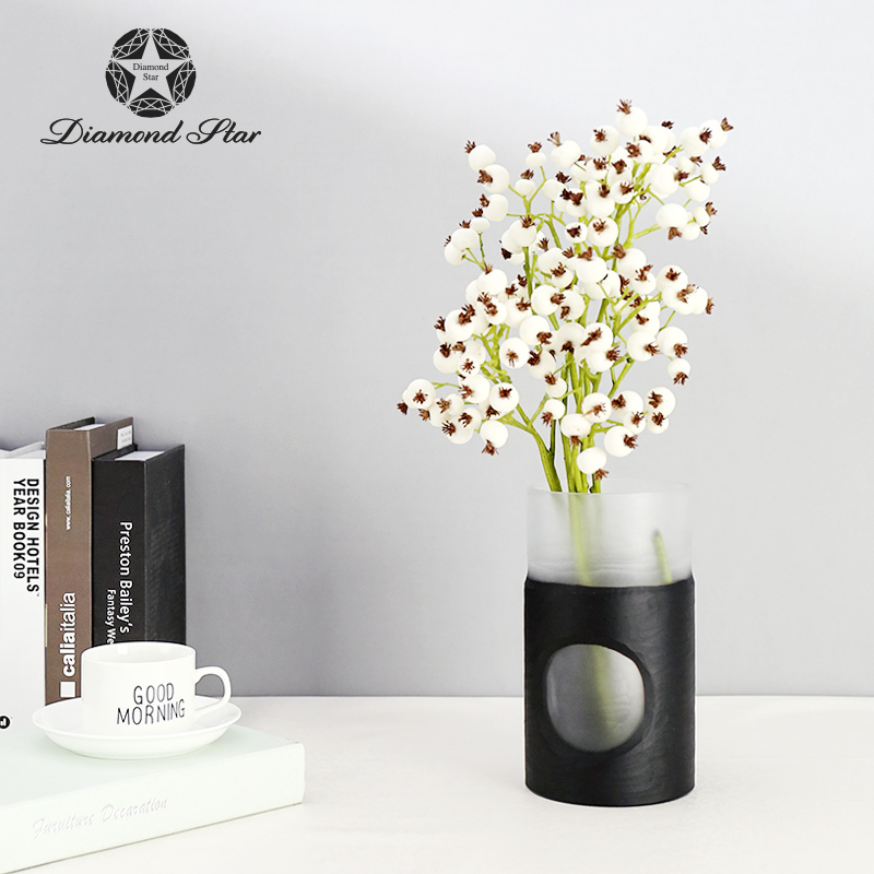 21395	 D4.53"H8.27" - GLASS VASE
