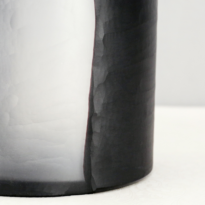 21396	 D6.89"H11.81" - GLASS VASE