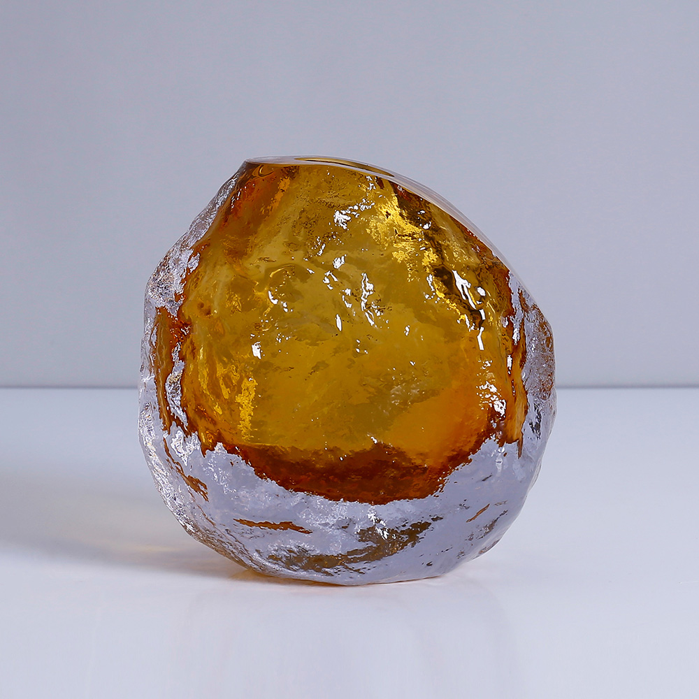 L7"W4.3"H7" - ART GLASS VASE