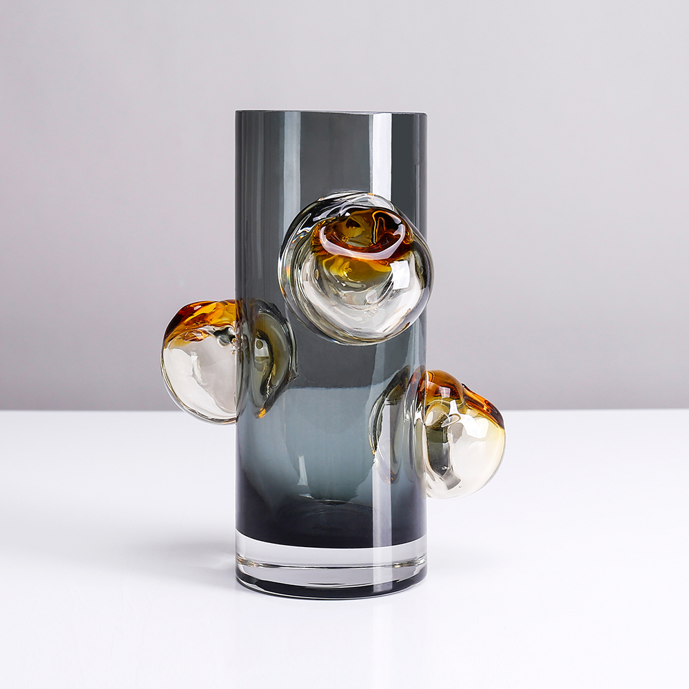 21577	 L6.5"W6"H9.4" - ART GLASS VASE