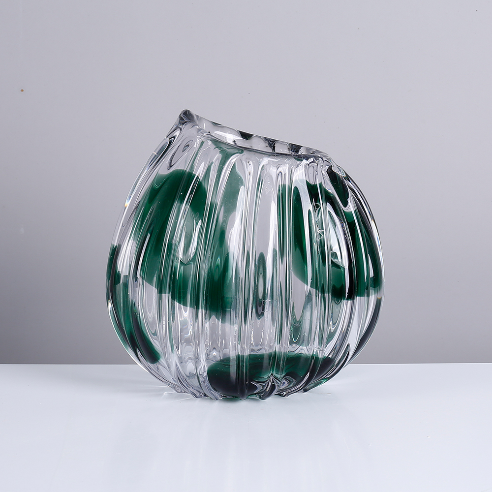 21586	 L8.5"W5.5"H8"GLASS VASE 4PC/CASE