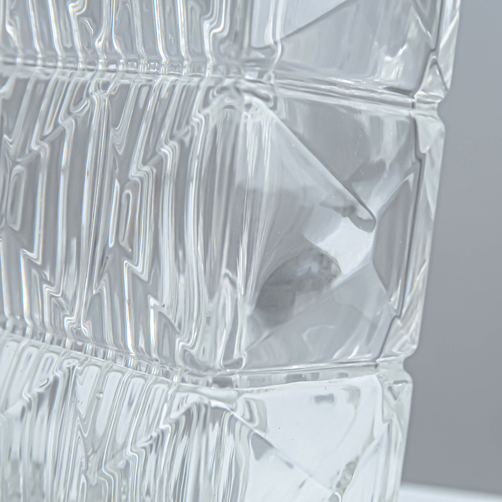 74148	 L5.1W3.1H7.9" - GLASS VASE