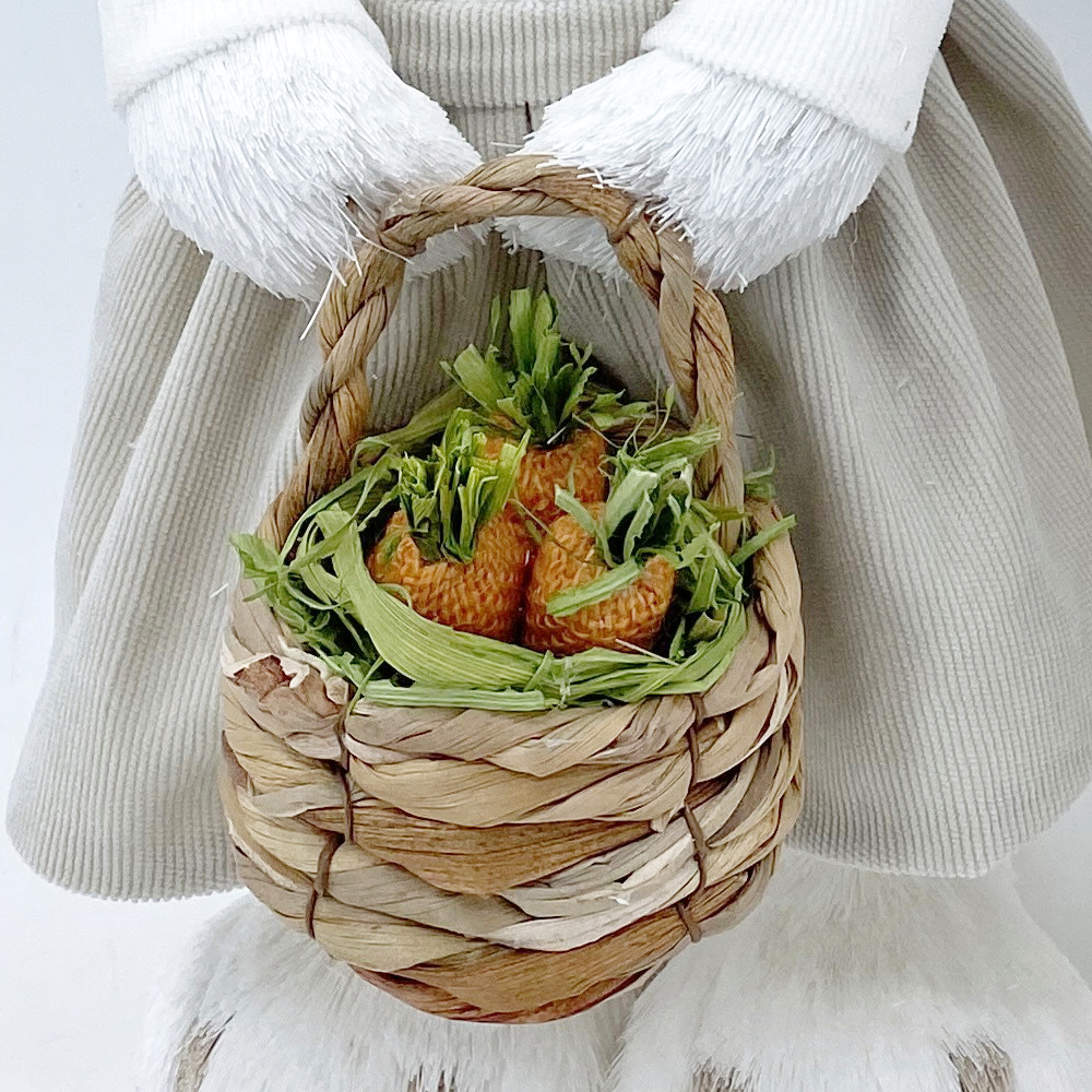 31474	 L7.1W7.1H20.9" - STANDING BUNNY COUPLE TABLETOP