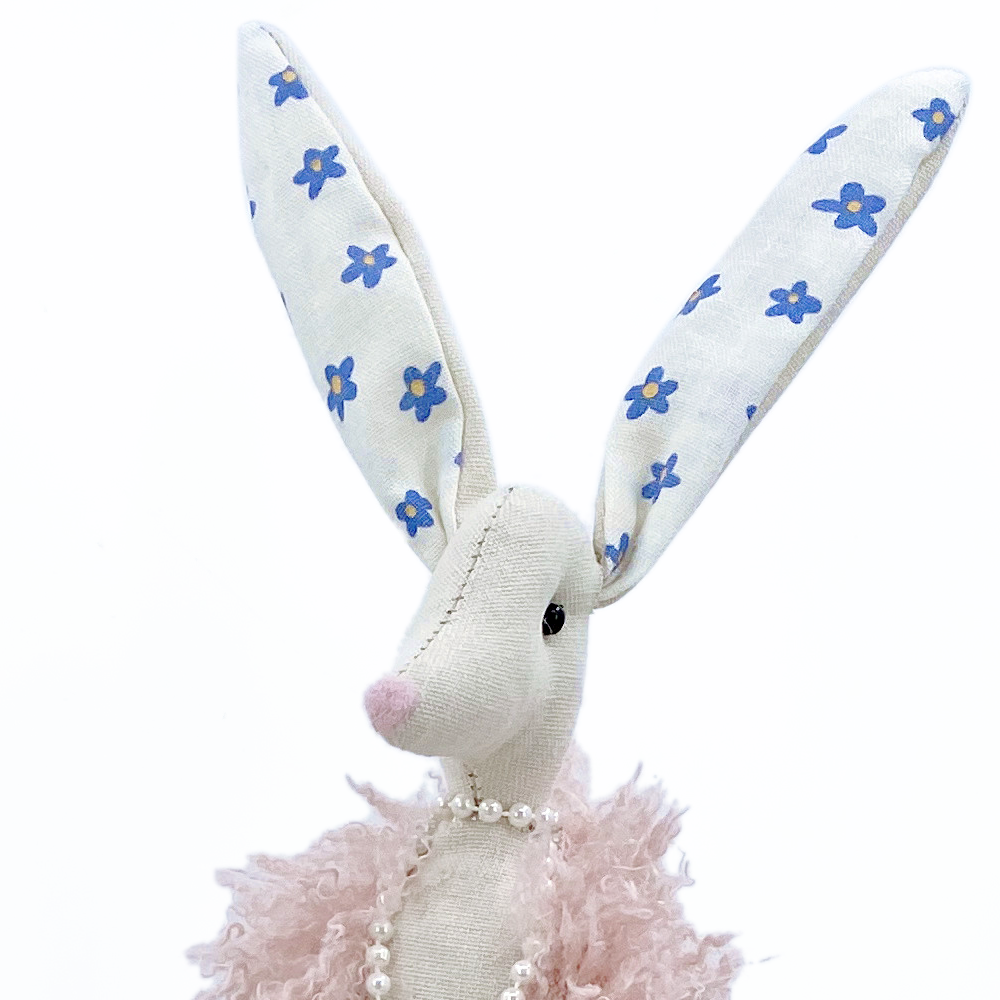 31543	 L4.7W3.9H13.6" - STANDING BUNNY COUPLE TABLETOP