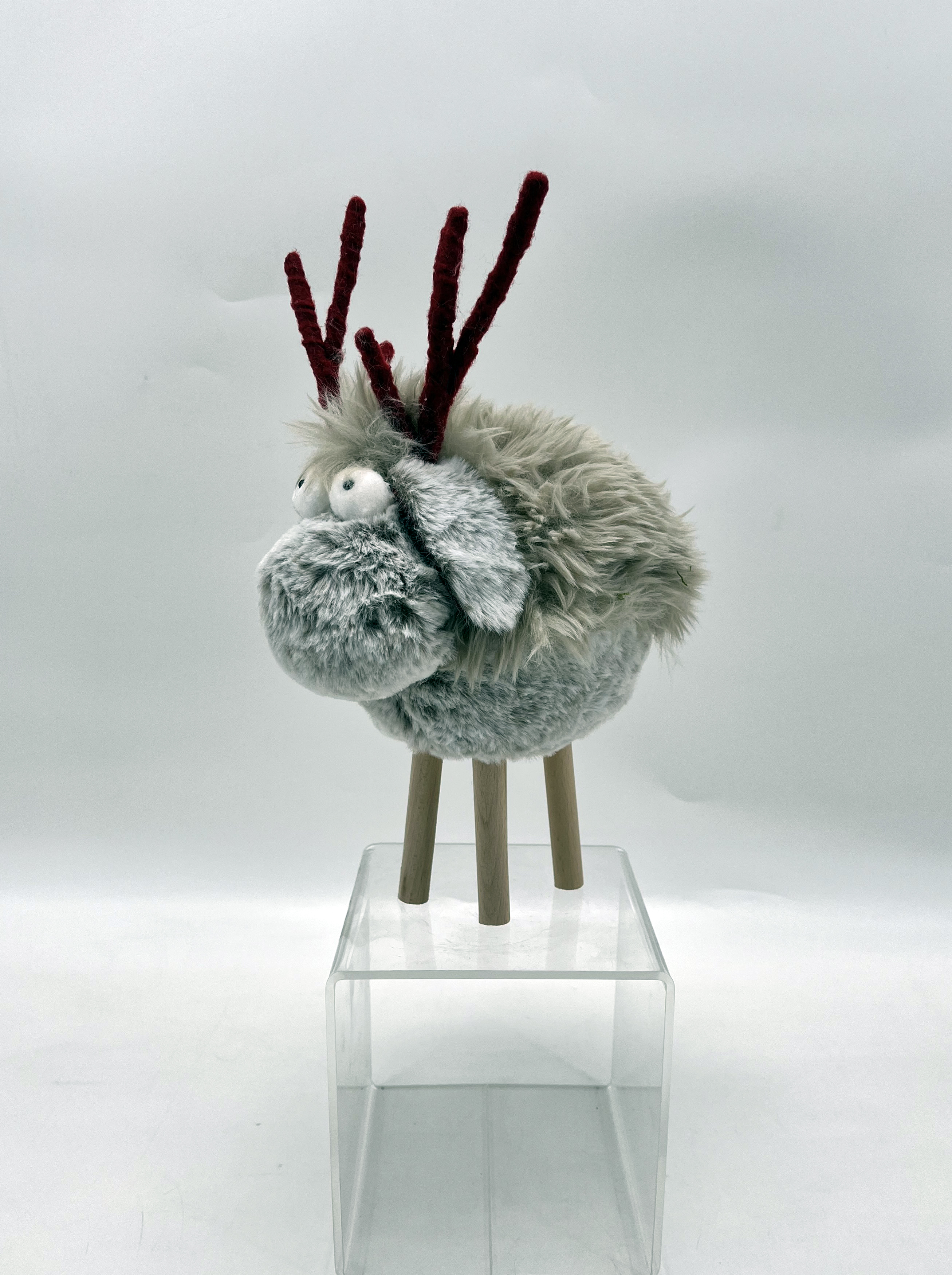 31879	 L7.9"W7.5"H7.9" - STANDING FUR RAINDEER TABLETOP