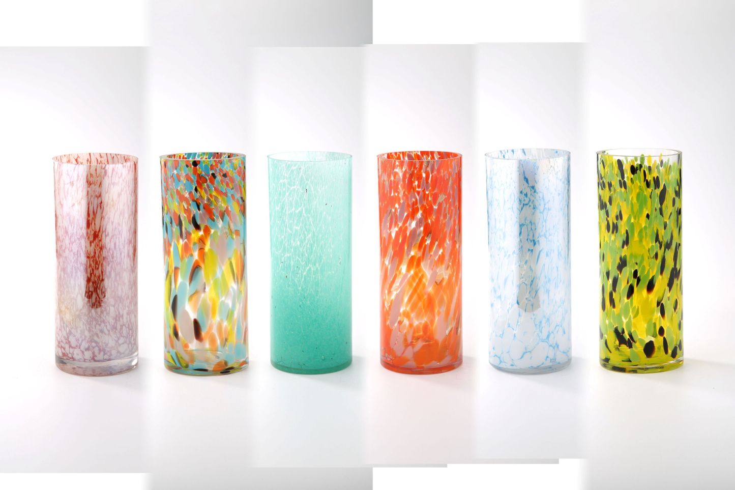 39467ASST	 D4.7"H11.8" - ASSORTED GLASS VASES